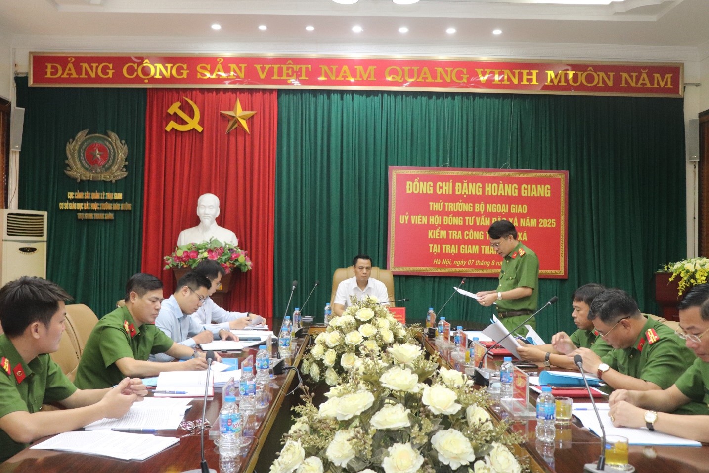 Thứ trưởng Ngoại giao Ngoại giao Đặng Hoàng Giang kiểm tra công tác đặc xá năm 2025