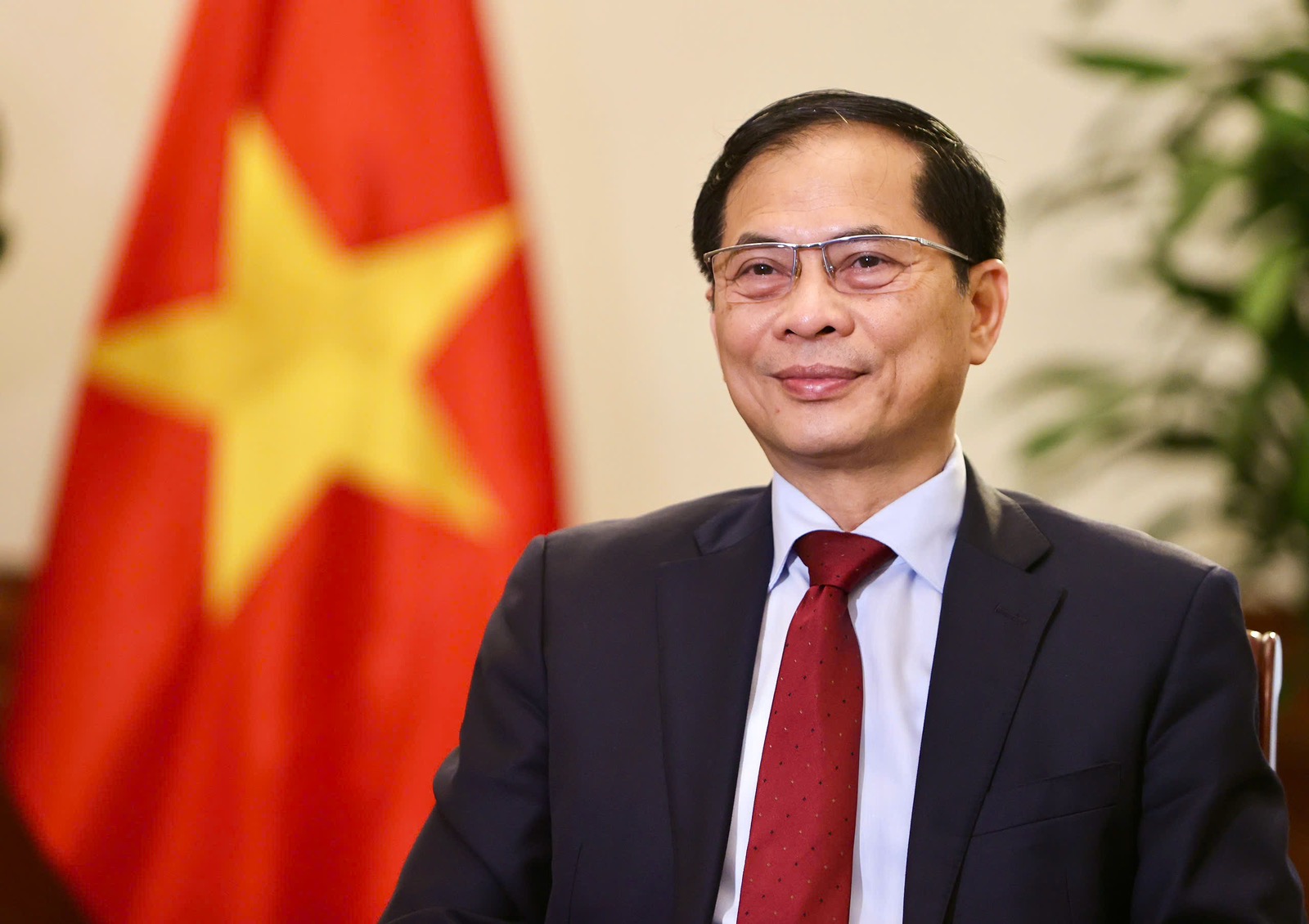 Phó Thủ tướng, Bộ trưởng Ngoại giao Bùi Thanh Sơn trả lời phỏng vấn báo chí Hàn Quốc
